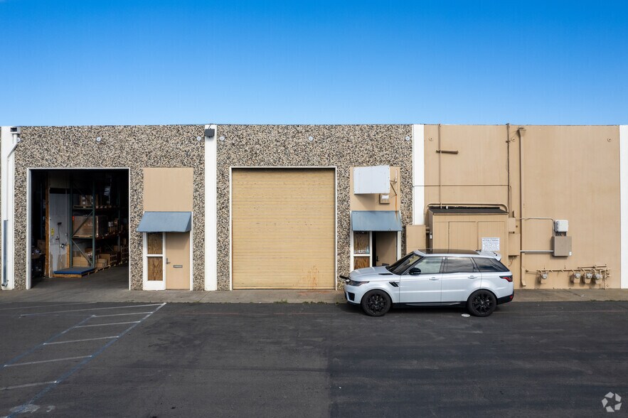 More Photos Of 2400-2496 Teagarden St, San Leandro Warehouse For Lease
