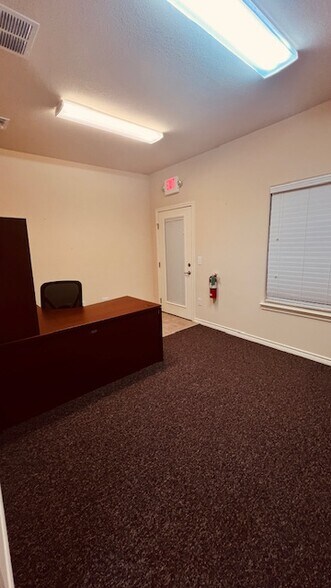 More Photos Of 1464 E Whitestone Blvd, Cedar Park Medical For Lease