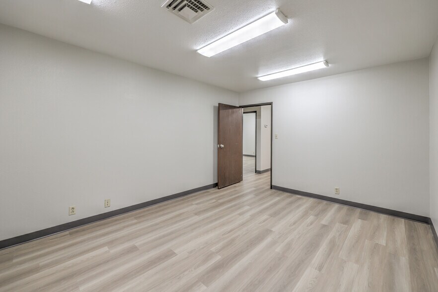 More Photos Of 3320-3340 W Wynn Rd, Las Vegas Office Residential For Lease