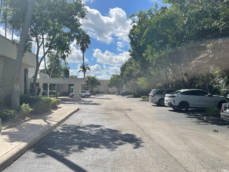 More Photos Of 7061 Cypress Rd, Plantation Medical For Lease