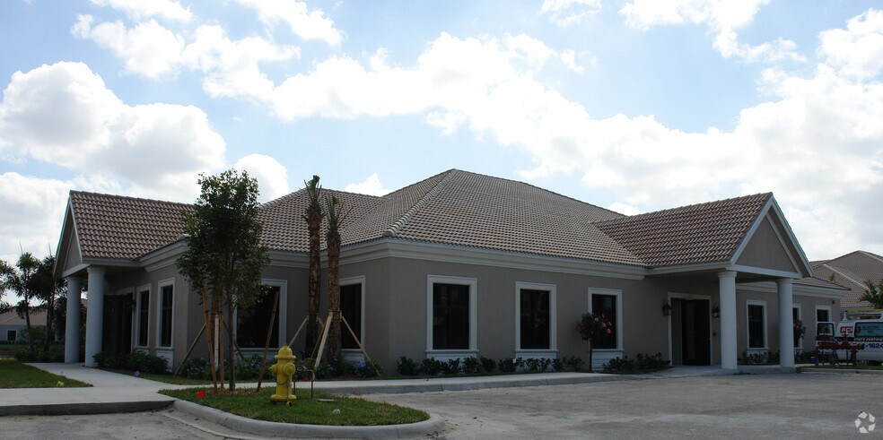 More Photos Of 5252 Summerlin Commons Way, Fort Myers Unknown For Lease