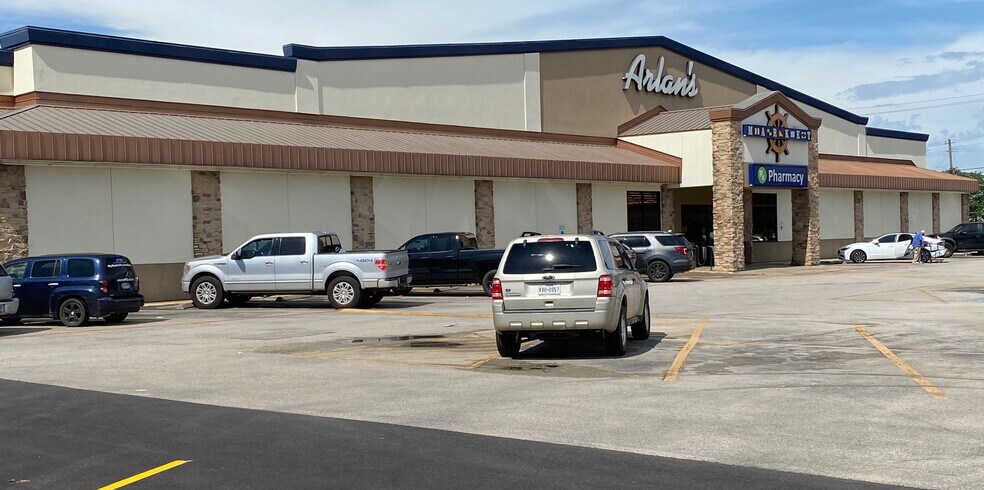 More Photos Of 4604-4650 NASA Rd 1, Seabrook Unknown For Lease