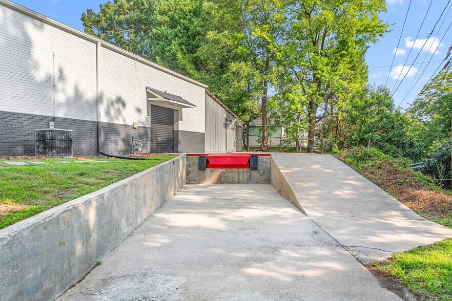 More Photos Of 504 Houston St, Greensboro Warehouse For Lease