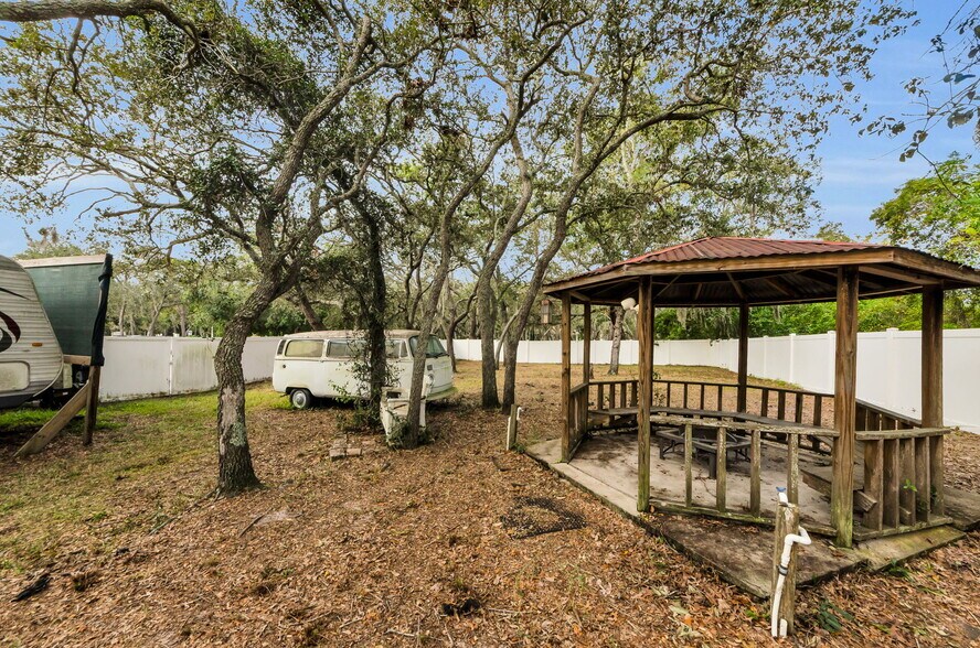 More Photos Of 11748 La Madera Blvd, Port Richey Office For Sale