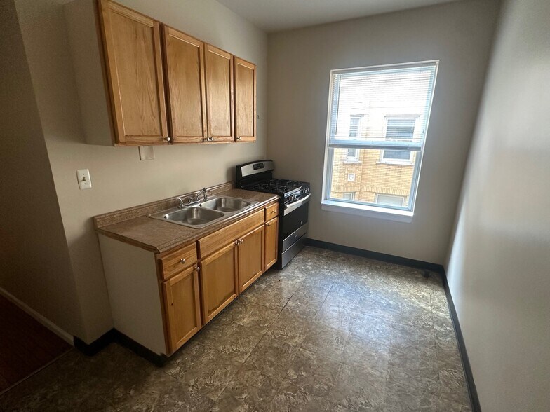 More Photos Of 5400 W Madison St, Chicago Apartments For Sale