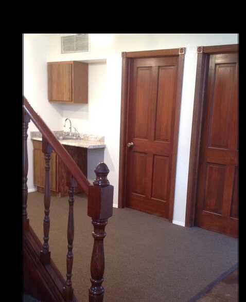 More Photos Of 7841 Foothill Blvd, Sunland Storefront Retail Residential For Lease