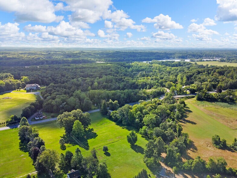 More Photos Of 1049 River Rd, Selkirk Hotel For Sale