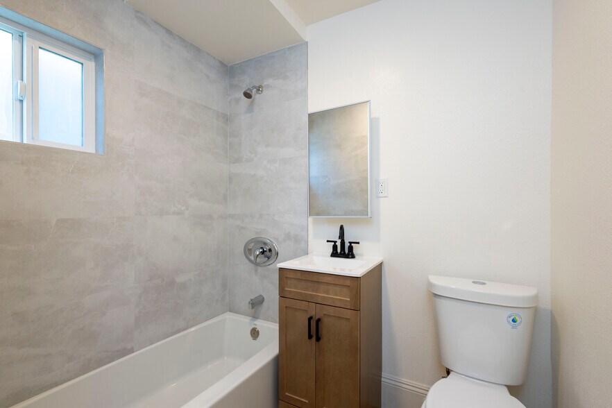 More Photos Of 914 E Martin Luther King Jr Blvd, Los Angeles Apartments For Sale