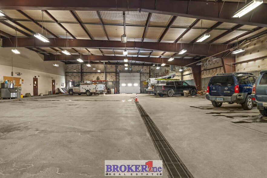 More Photos Of 300 N Walsh Dr, Casper Warehouse For Lease