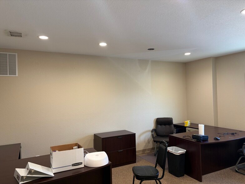 More Photos Of 2476 N Heideke St, Seguin Industrial For Sale