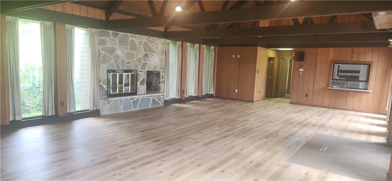 More Photos Of 2000 Green St, Farrell Medical For Sale