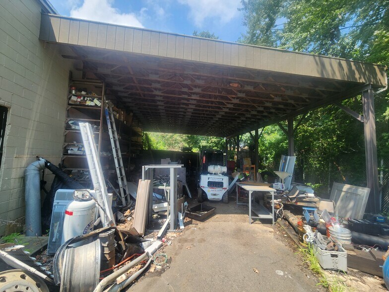 More Photos Of 370 Ardale St, West Haven Light Manufacturing For Sale