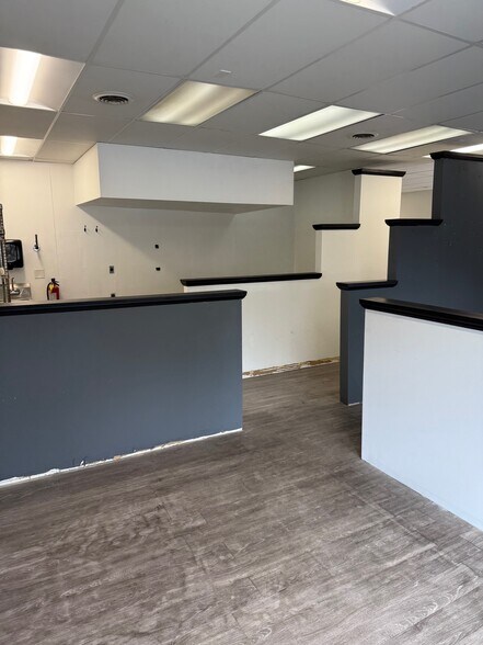 More Photos Of 127 E State St, Batavia Freestanding For Lease