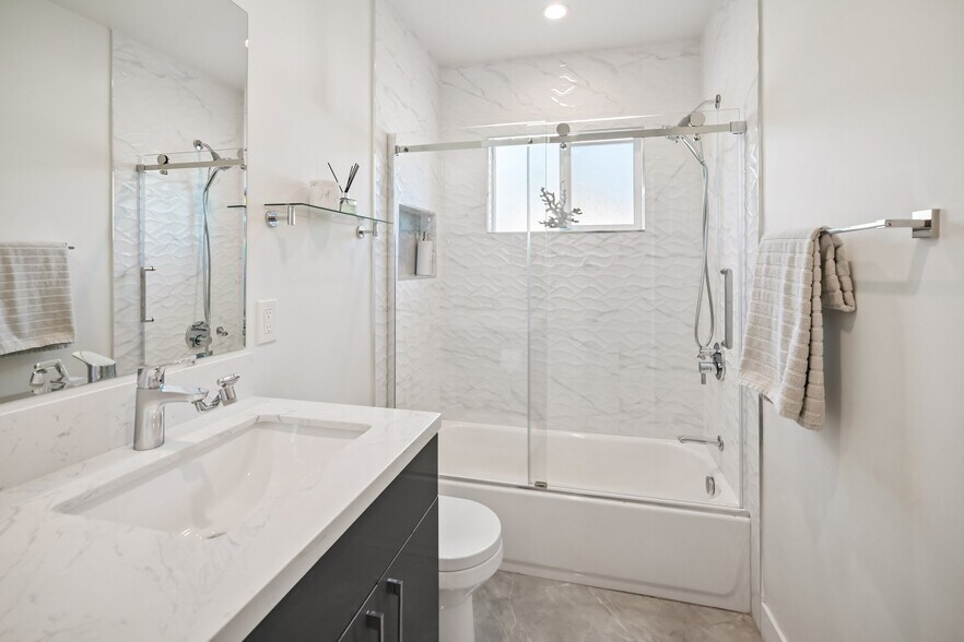 More Photos Of 8434 Oakdale Ave, Winnetka Multifamily For Sale