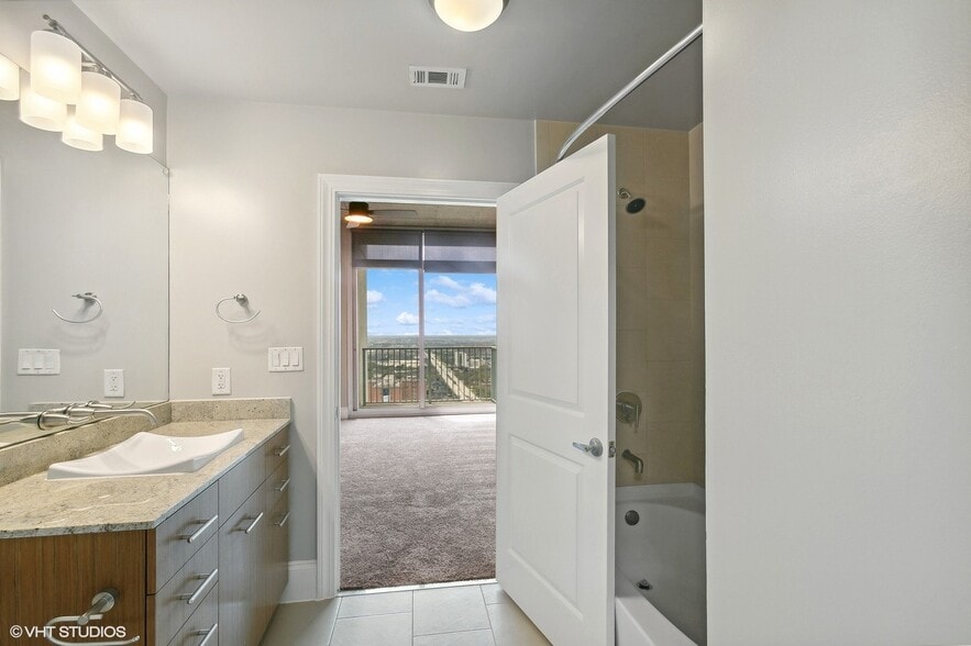 More Photos Of 5927 Almeda Rd, Houston Apartments For Lease