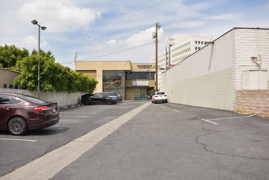 More Photos Of 5020 Wilshire Blvd, Los Angeles Unknown For Lease