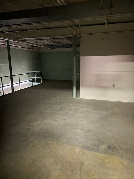 More Photos Of 2409 Sycamore Dr, Knoxville Showroom For Sale