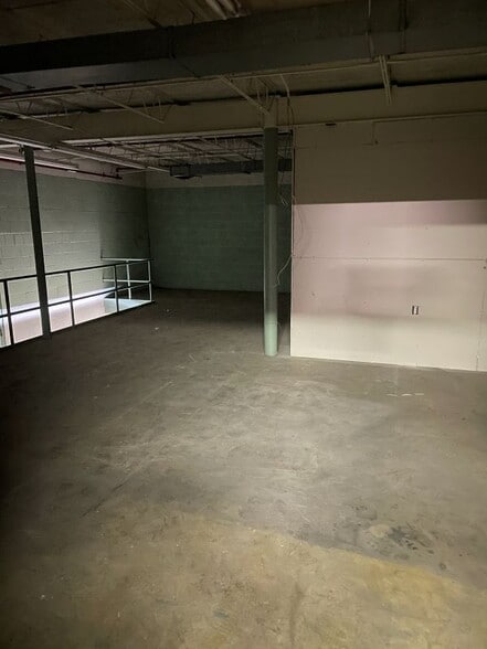 More Photos Of 2409 Sycamore Dr, Knoxville Showroom For Lease