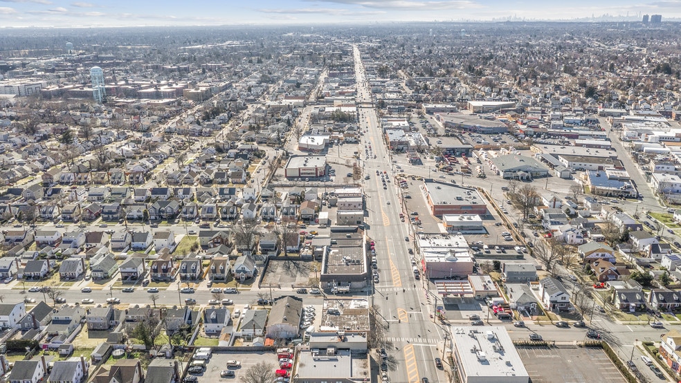 More Photos Of 75-79 E Jericho Tpke, Mineola Storefront Retail Office For Lease