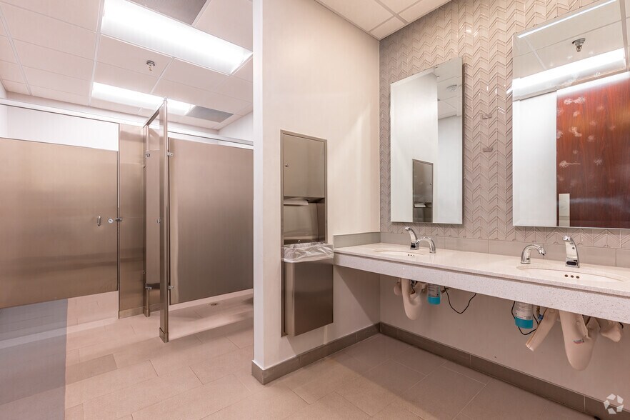 More Photos Of 1755 N Collins Blvd, Richardson Office For Lease