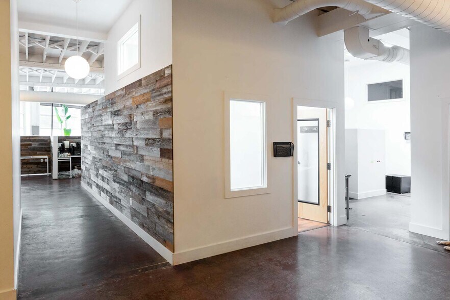 More Photos Of 3747 NE Sandy Blvd, Portland Office For Sale