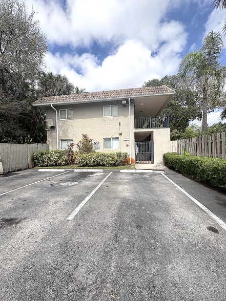 More Photos Of 1111 SW 4th St, Fort Lauderdale Apartments For Sale