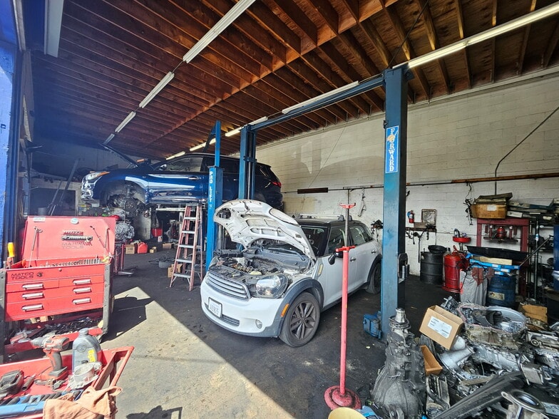 More Photos Of 6836 Crenshaw Blvd, Los Angeles General Retail For Sale