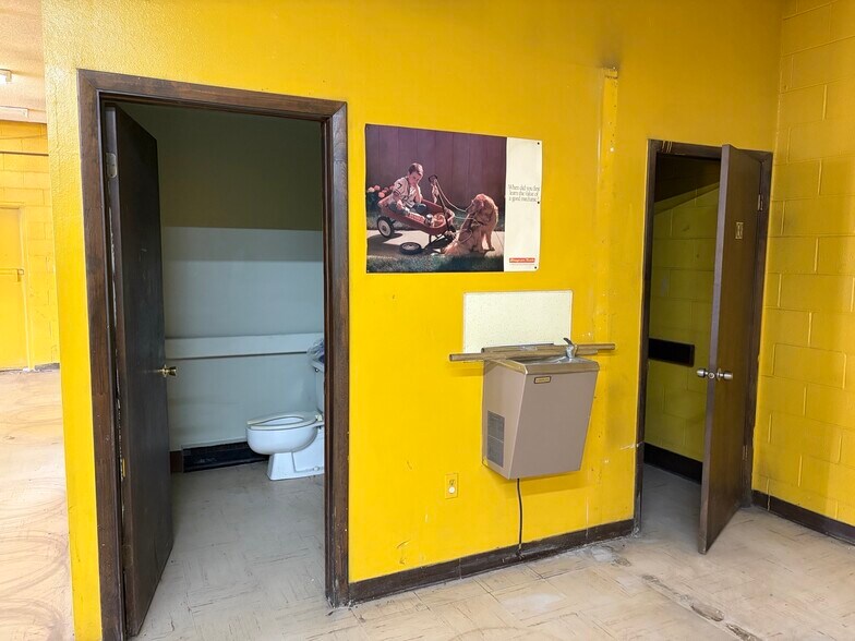 More Photos Of 6990 Highway 85-87, Fountain Auto Repair For Sale