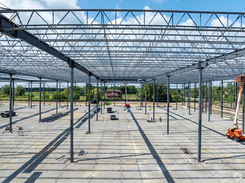 More Photos Of 5405 Countryside Dr, Brampton Warehouse For Lease