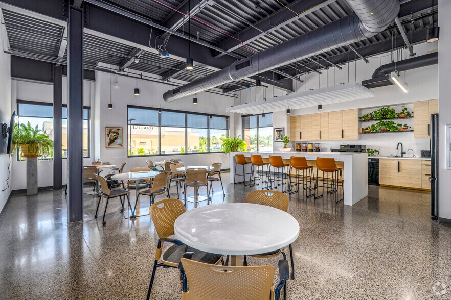 More Photos Of 2100 Louisiana Blvd NE, Albuquerque Coworking Space