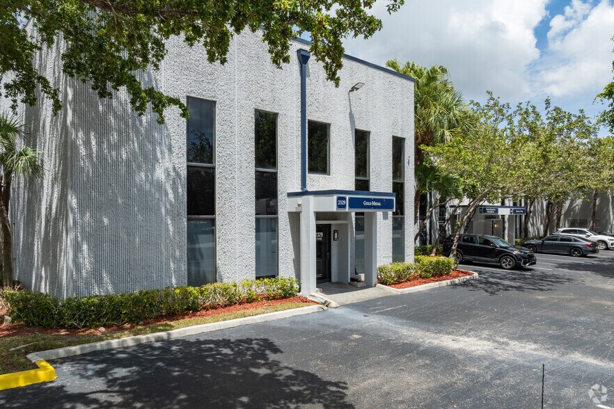 More Photos Of 2301-2329 NW 30th Pl, Pompano Beach Warehouse For Lease