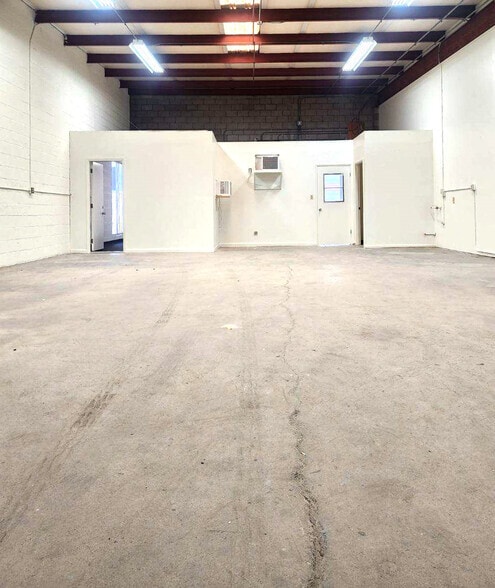 More Photos Of 506 E Juanita Ave, Mesa Warehouse For Lease