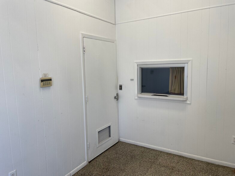 More Photos Of 163-171 W Wyoming Ave, Philadelphia Warehouse For Lease