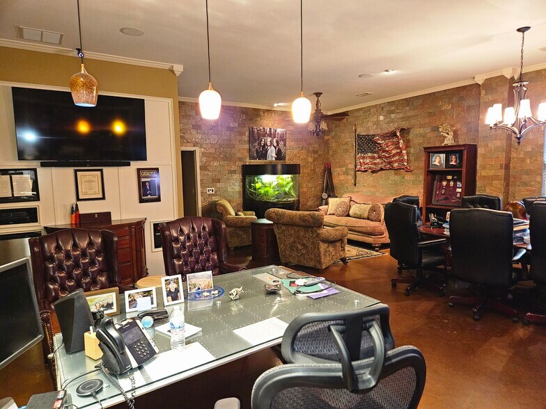 More Photos Of 4462 Bretton Ct NW, Acworth Flex For Sale