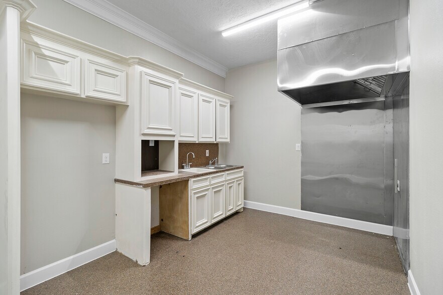 More Photos Of 7407 Fm-1488, Magnolia Medical For Lease