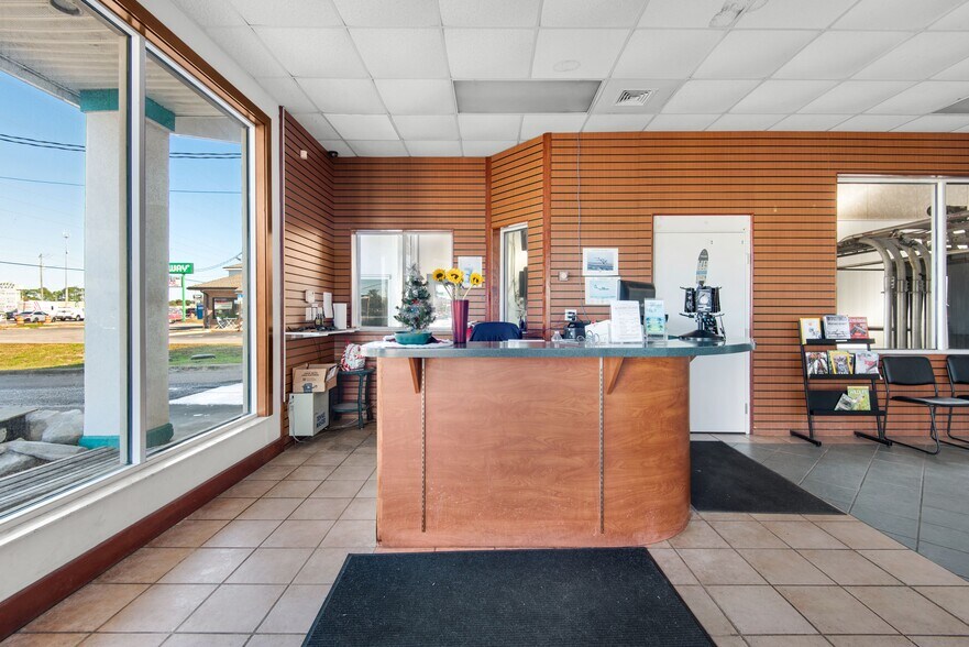 More Photos Of 3061 Gulf Breeze Pky, Gulf Breeze Carwash For Sale
