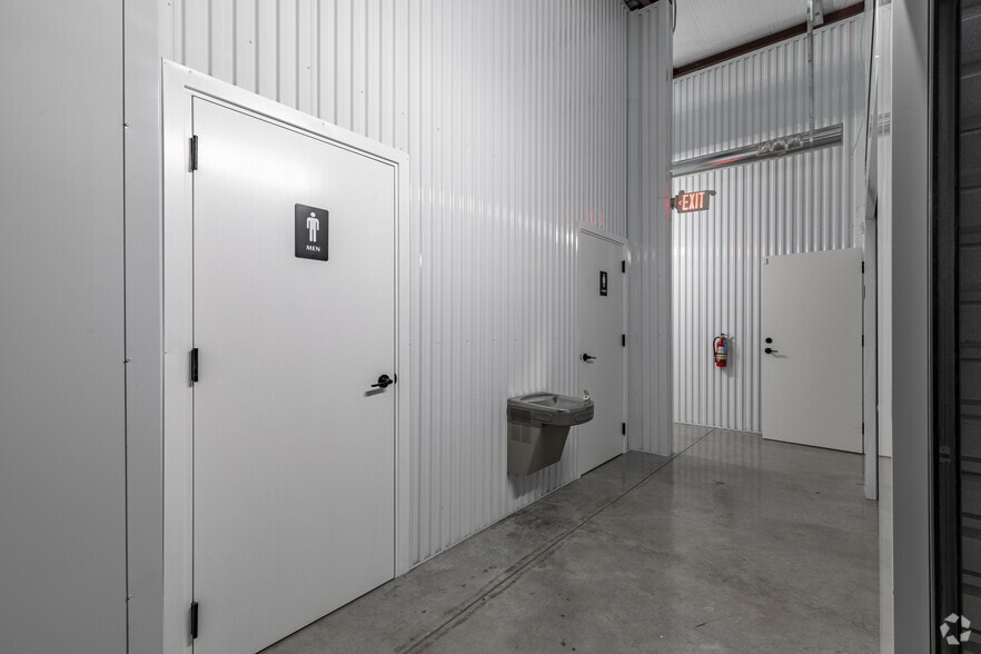 More Photos Of 14322 IH 10 E, Converse Self Storage For Lease