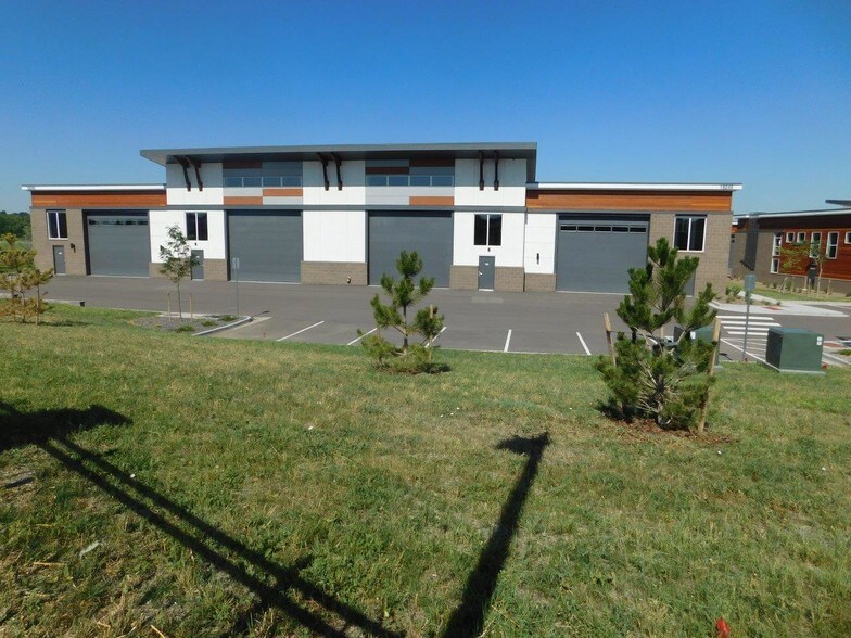 More Photos Of 18133 Lincoln Meadows Pky, Parker Self Storage For Lease