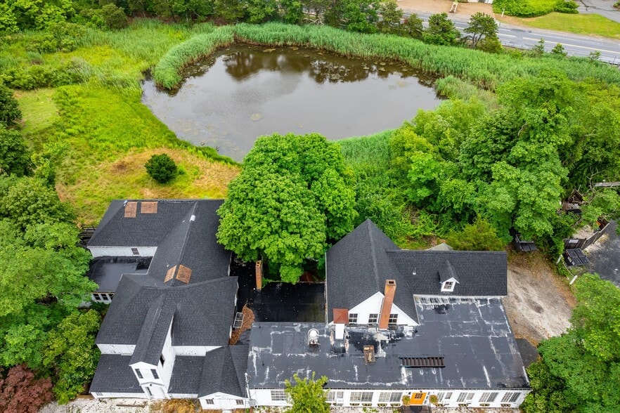 More Photos Of 70 Main St, Wellfleet Hotel For Sale