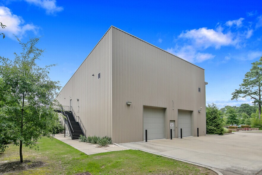 More Photos Of 2847 Bridgewood Dr, Fayetteville Office For Sale