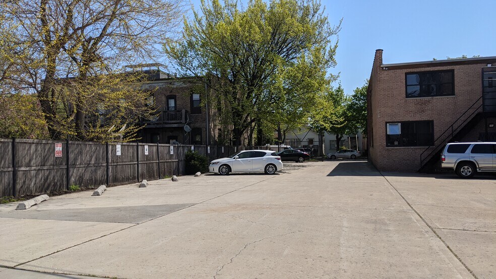 More Photos Of 1700 W Hubbard St, Chicago Light Distribution For Lease