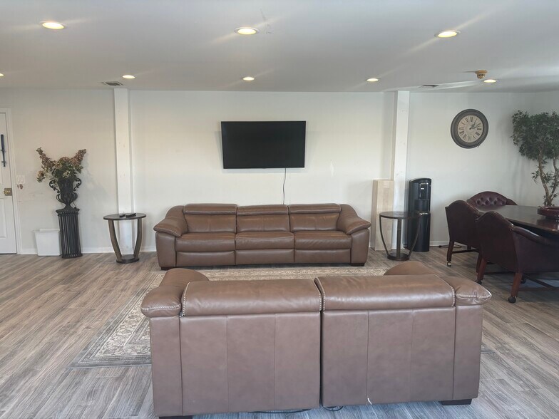 More Photos Of 521 Oak St, Copiague Carwash For Lease