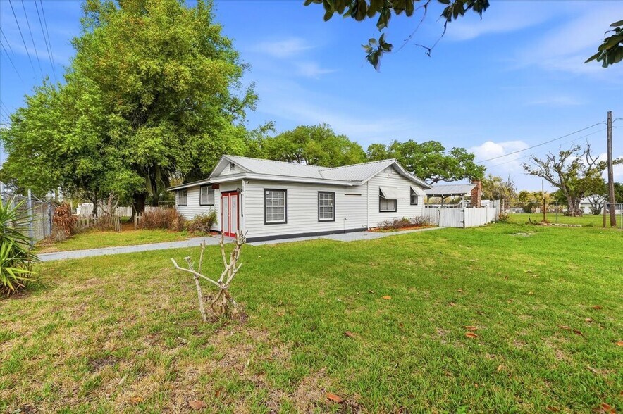 More Photos Of 506 Commonwealth Ave SW, Polk City Office Residential For Sale