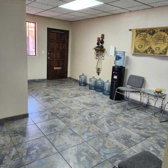 More Photos Of 1987 Mcculloch Blvd, Lake Havasu City General Retail For Lease