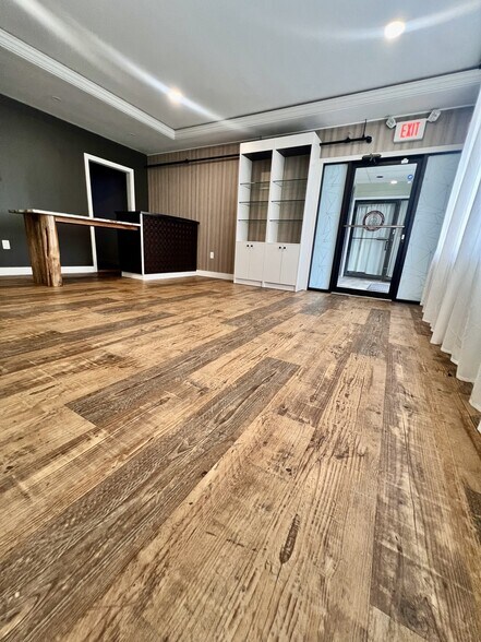 More Photos Of 725 Lafayette Rd, Hampton Storefront Retail Office For Lease