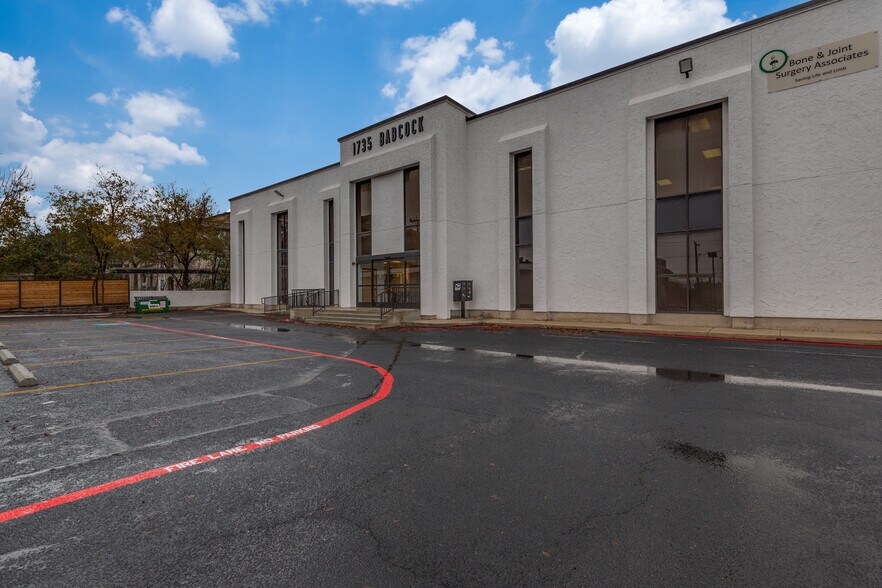 More Photos Of 1735 Babcock Rd, San Antonio Office For Lease