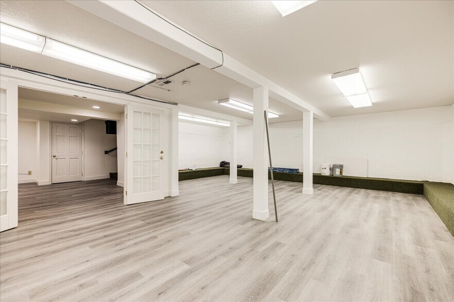 More Photos Of 5827 SE 91st Ave, Portland Medical For Sale
