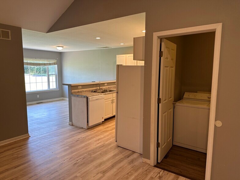 More Photos Of 20 Crown Dr, Camdenton Apartments For Sale