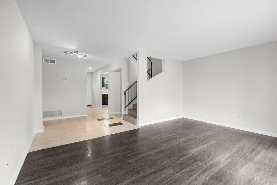 More Photos Of 7234 Tara Blvd, Jonesboro Apartments For Sale