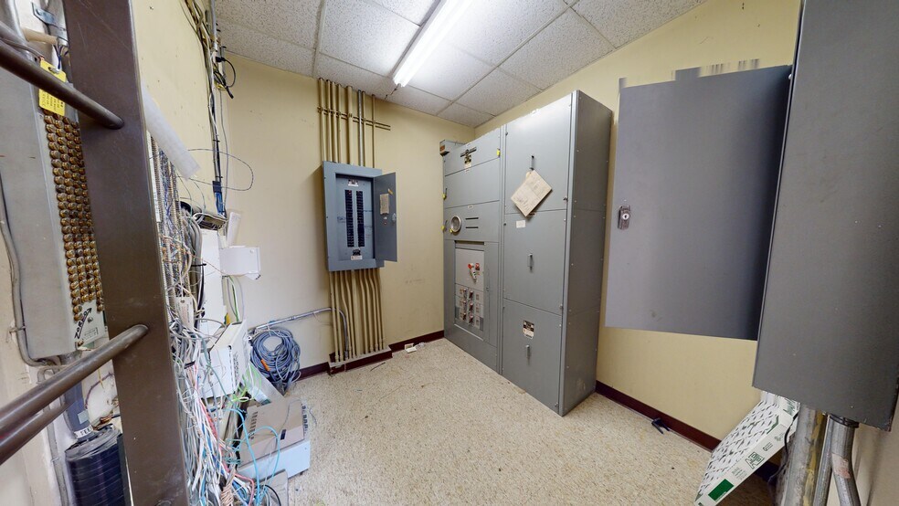 More Photos Of 1005 W 4th St, Winnemucca Bank For Sale